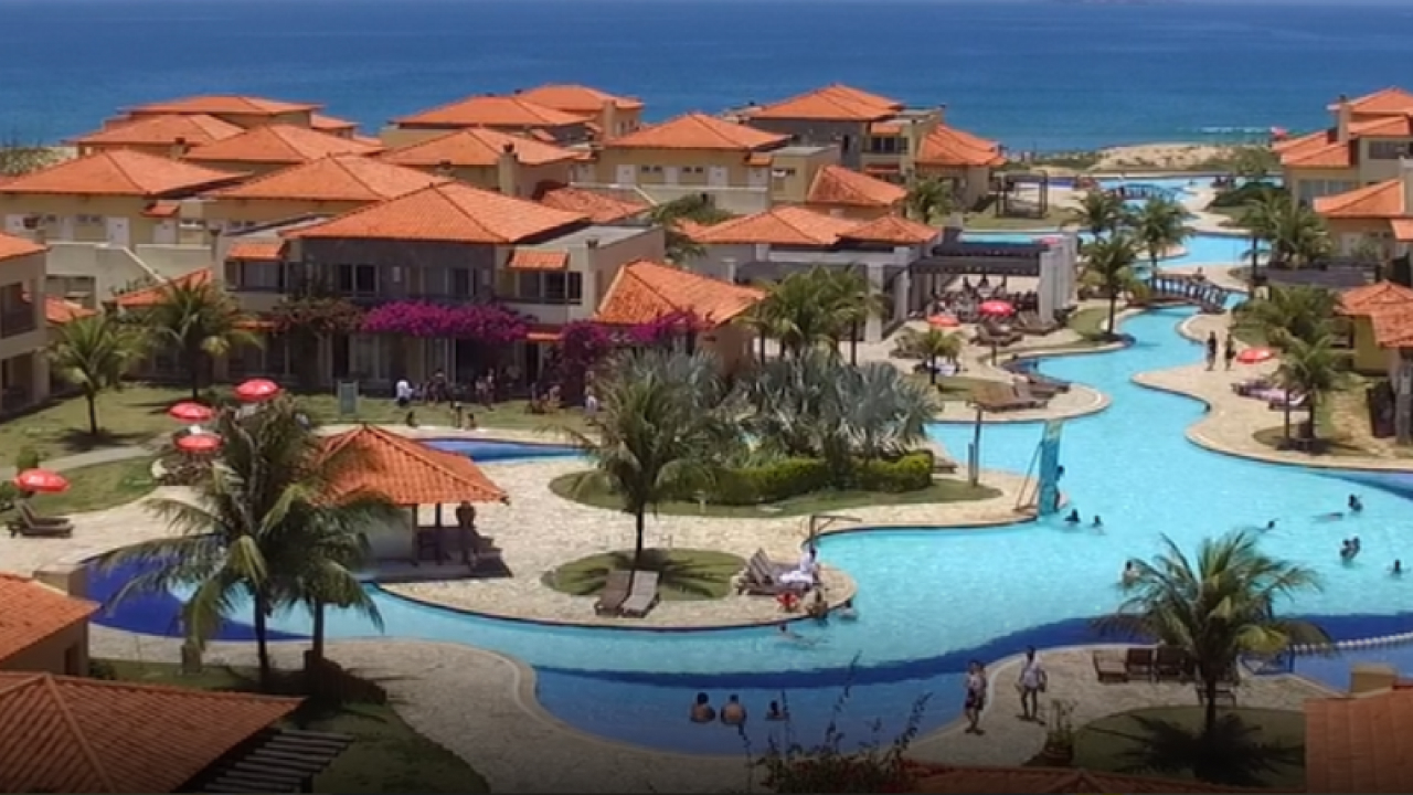 Descubra o Búzios Beach Resort e seu imenso espelho d’água